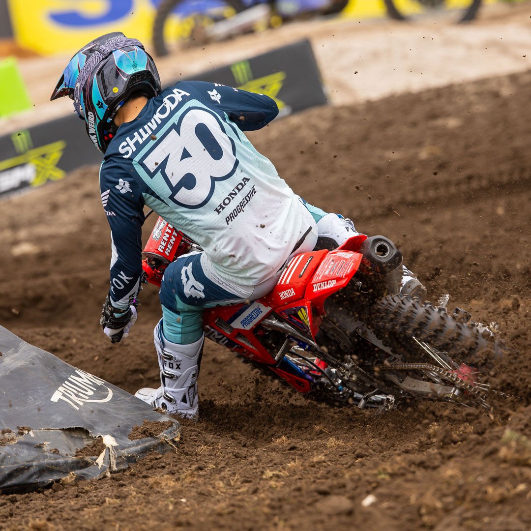 Jo Shimoda riding in Fox 180 Air Taper kit