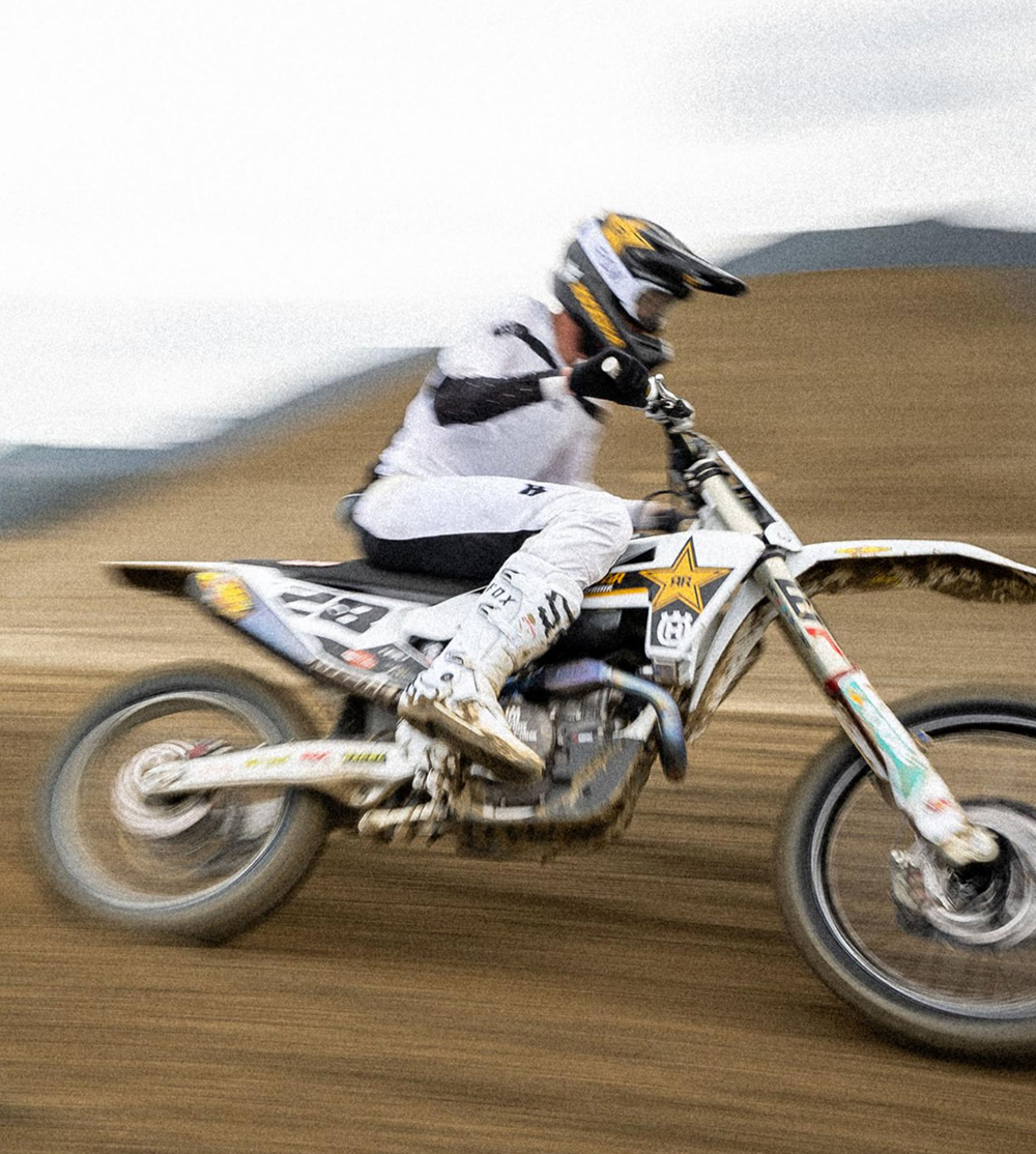Airline Racewear Action Shot