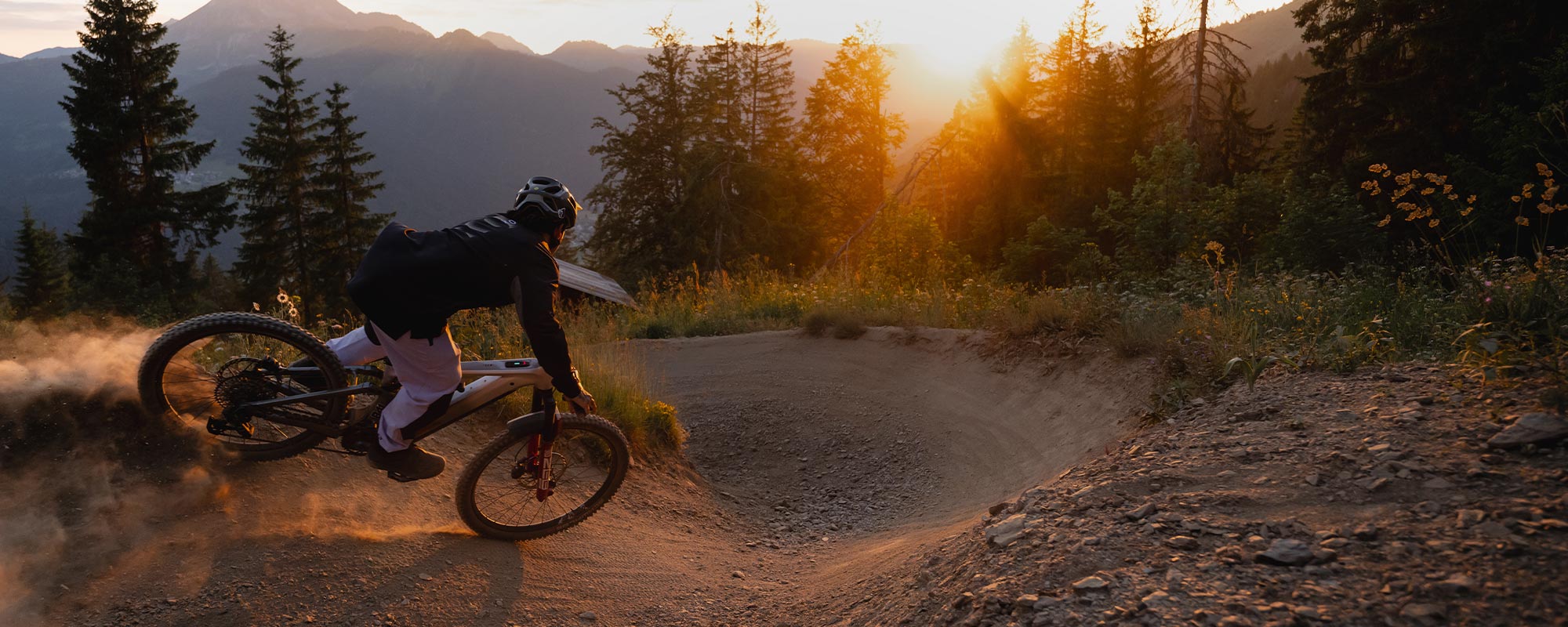 FOX x Morzine Campaign Desktop